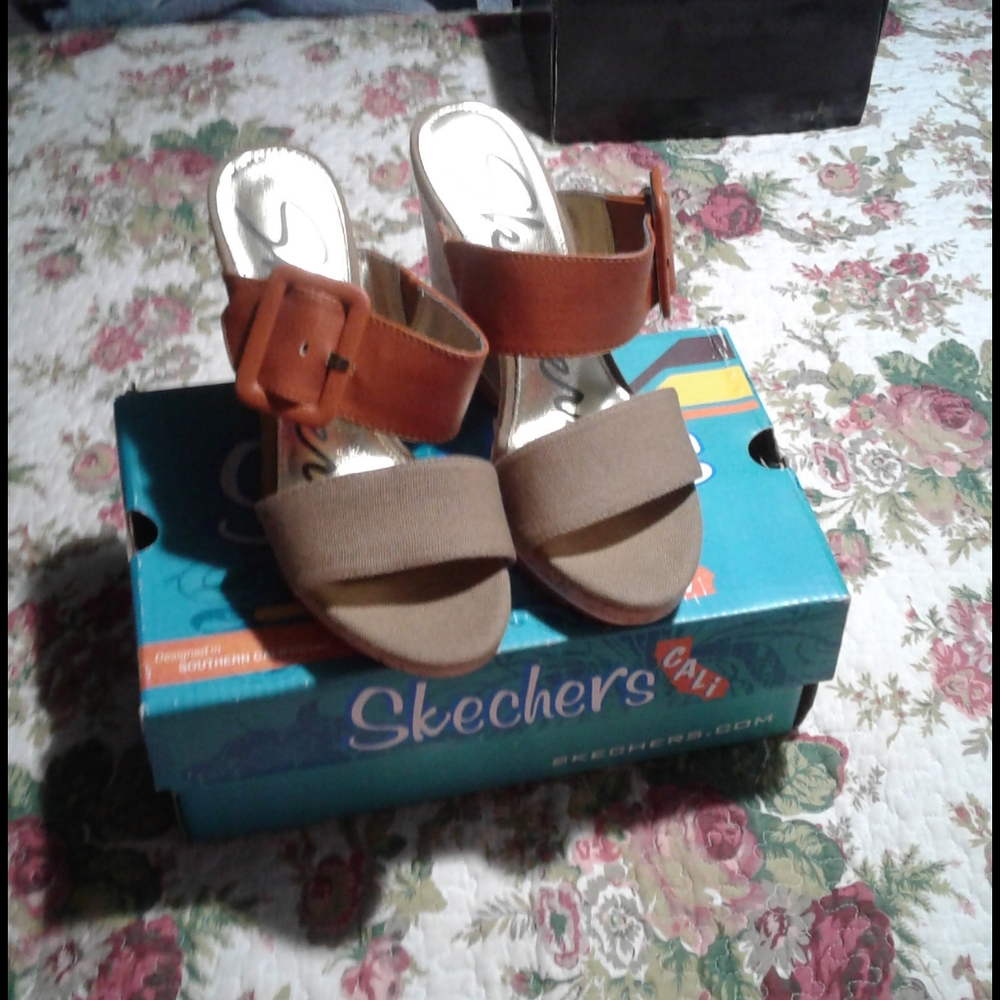NWT skechers heels